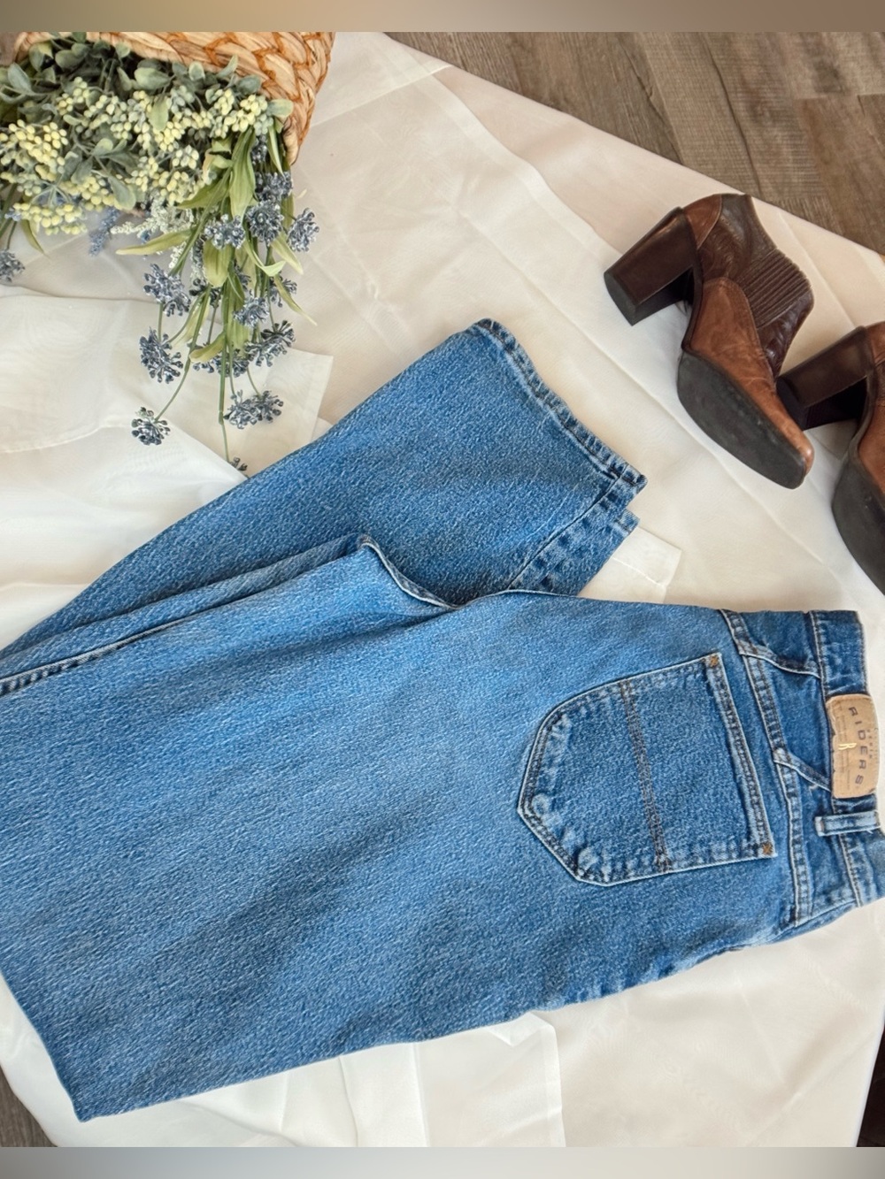 VINTAGE LEE RIDERS MEDIUM WASH Mom JEANS
